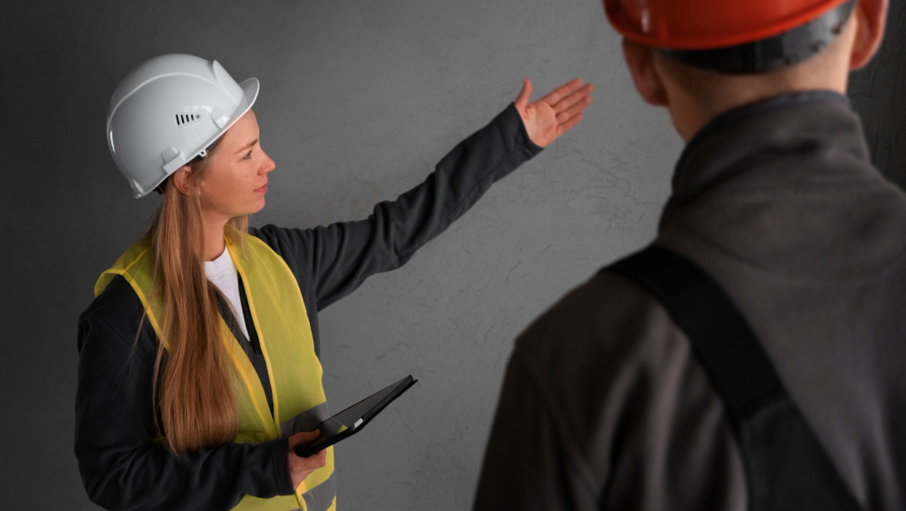 Mujeres cuentan sus experiencias en el mundo de la construcción